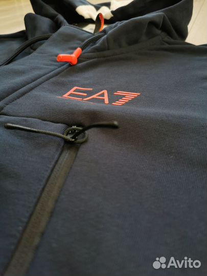 Спортивный костюм EA7