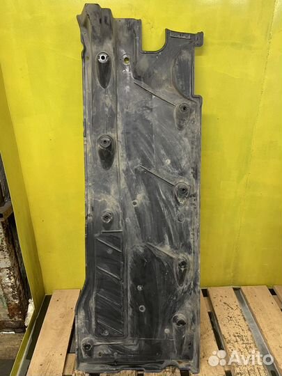 Пыльник днища правый защита Фольцваген Тигуан 1