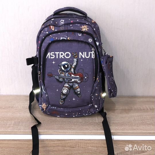 Новый рюкзак школьный с космонавтом для девочки