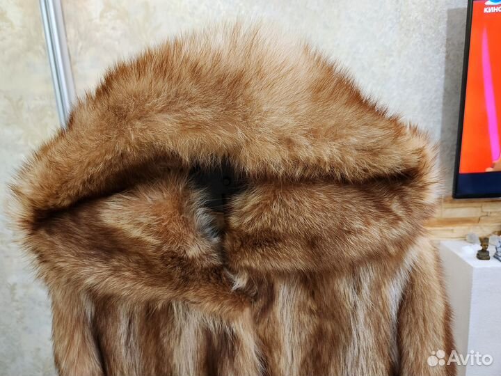 Шуба енотовая с капюшоном