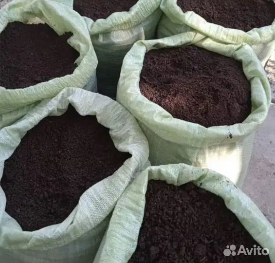 Чернозем с биогумосом в мешках