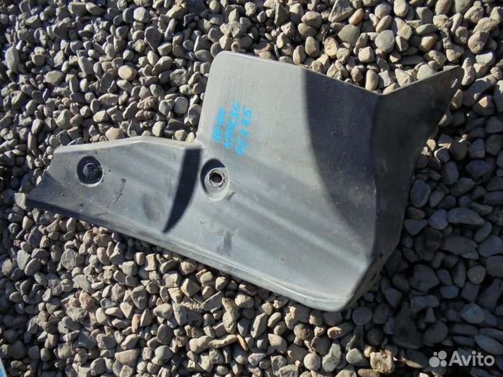 Подкрылок задний правый Toyota Vitz KSP130 1KR-FE