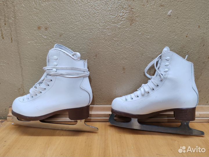 Коньки фигурные детские 30-31 размер