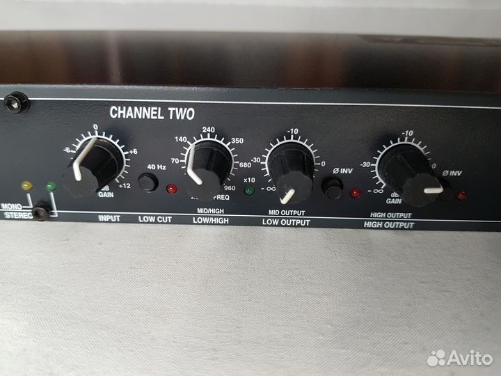 Кроссовер Dbx 223