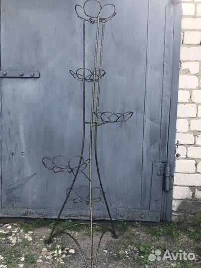 Напольная подставка под цветы