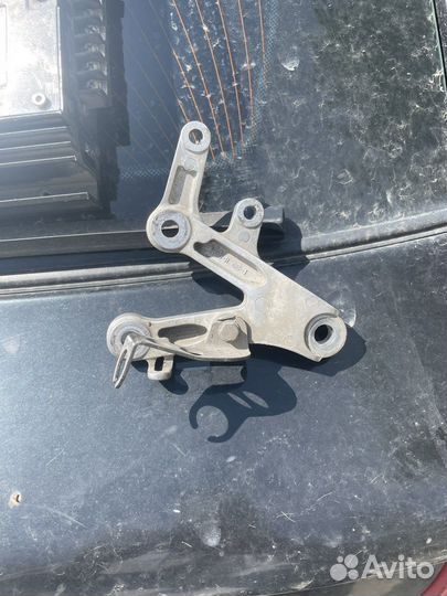 Кронштейн подножки R водительский honda cbr929rr