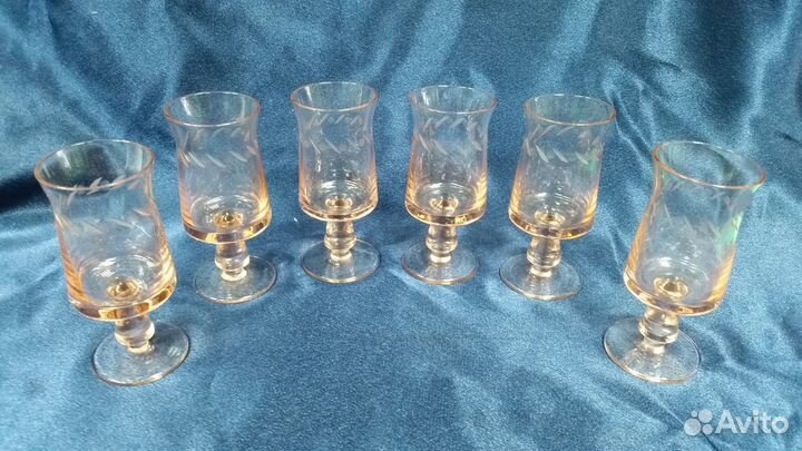 Старинные рюмки для крепких напитков
