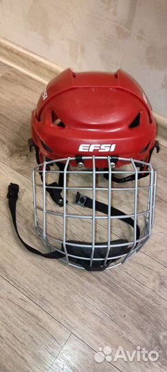 Хоккейный шлем