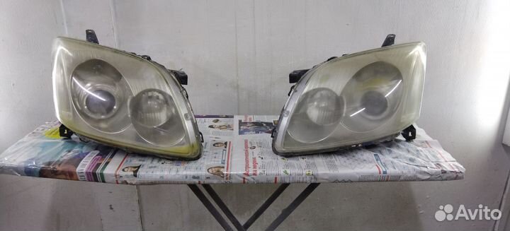 Фары Toyota Avensis T250