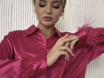 Блузка с перьями