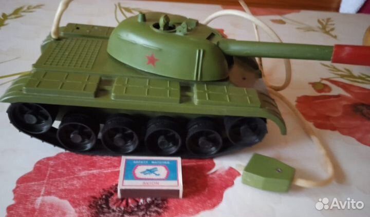 Танк игрушечный электромеханический с пультом