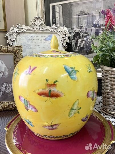 Интерьерная фарфоровая ваза