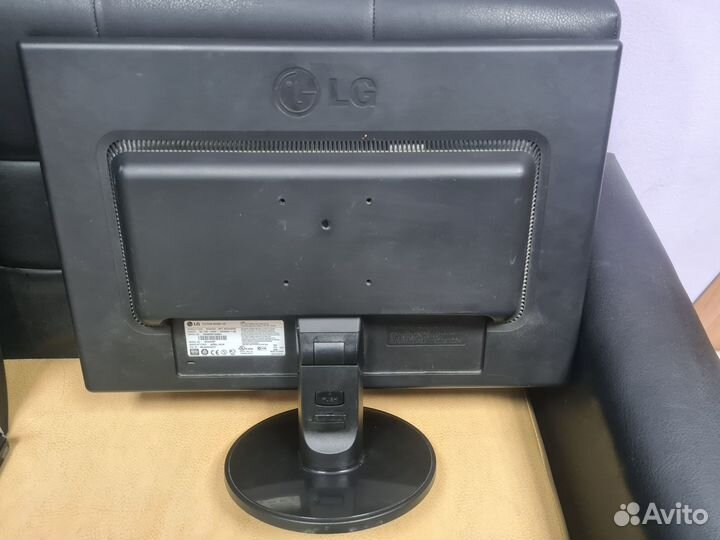 Монитор LG Flatron W2242S