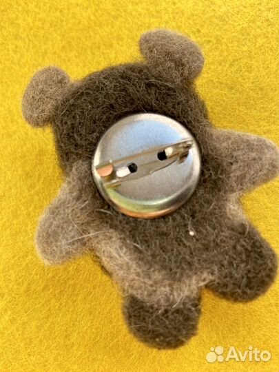 Брошка-медведь из шерсти