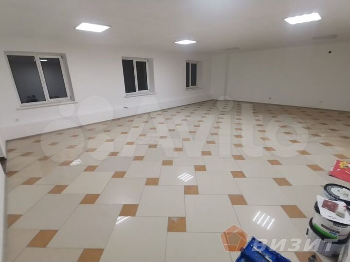 Торгово-офисное помещение около набережной