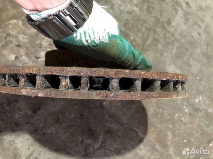 Тормозной диск передний левый Nissan Presage NU30