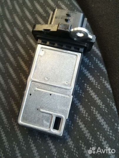 Датчик расхода воздуха Nissan Serena, C26, MR20DD