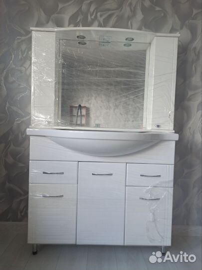 Мебель для ванной, радиатор, духовой шкаф, стол