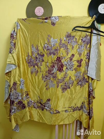 Винтажная шёлковая скатерть