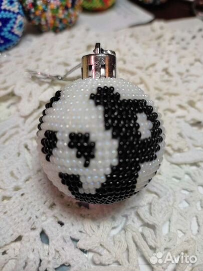 Новогодняя игрушка шар бисер