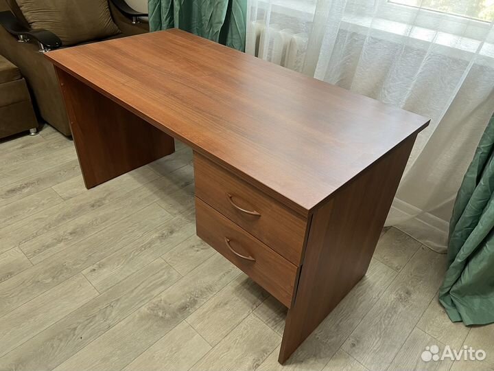 Письменный стол