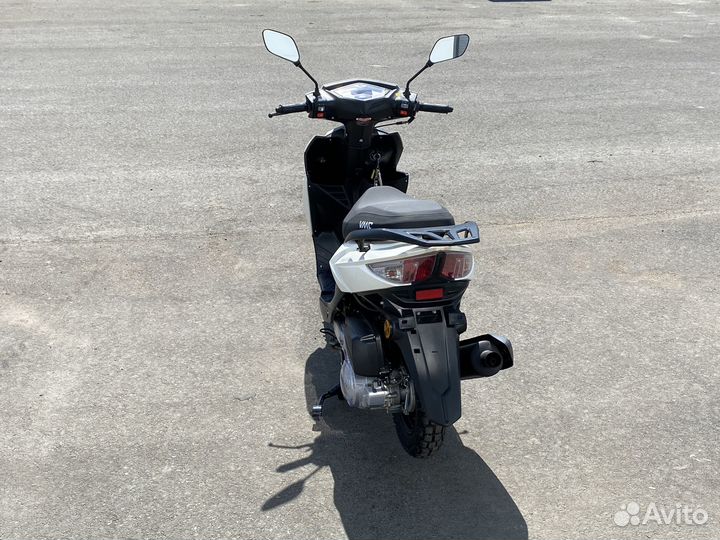 Скутер X-motors Corsa RS PRO - 200cc white