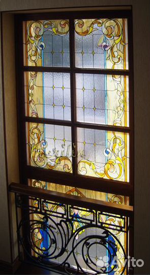 Витраж в окне