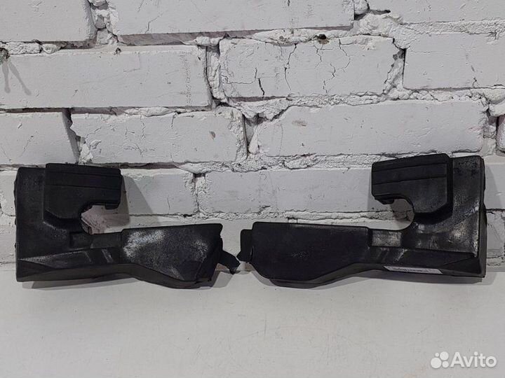 Уплотнитель капота Land Rover Discovery 5 L462