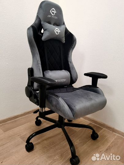 Игровое компьютерное кресло серое ткань