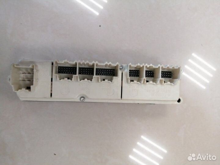 Кнопка стеклоподъемника Chevrolet Tahoe GMT900 LY5