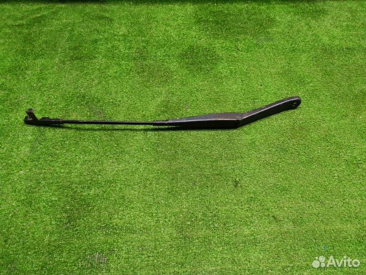 Поводок стеклоочистителя передний правый Ford