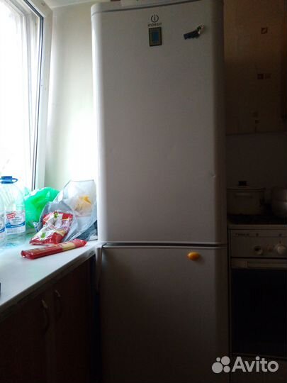 Холодильник бу indesit