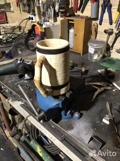 Кружка из дерева