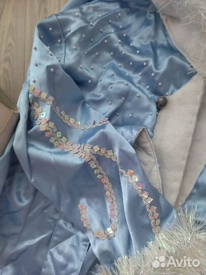 Коньки и костюм снегурки