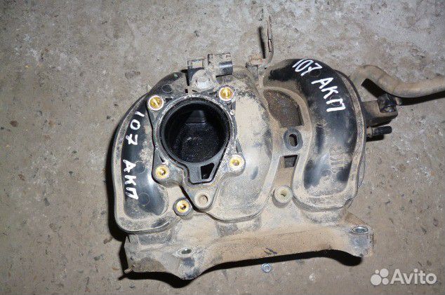 Peugeot 107 впускной коллектор