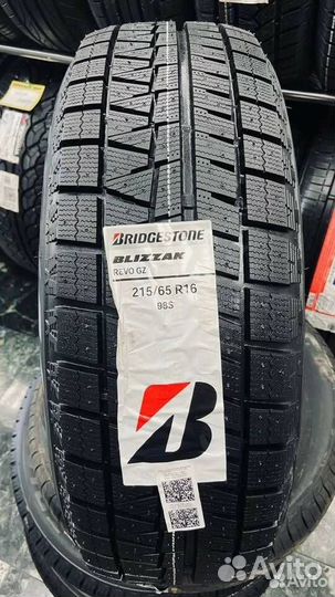 Bridgestone Blizzak Revo GZ 215/65 R16