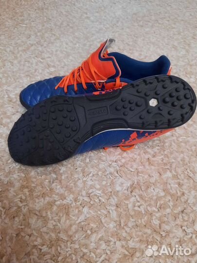 Футбольные бутсы сороконожки