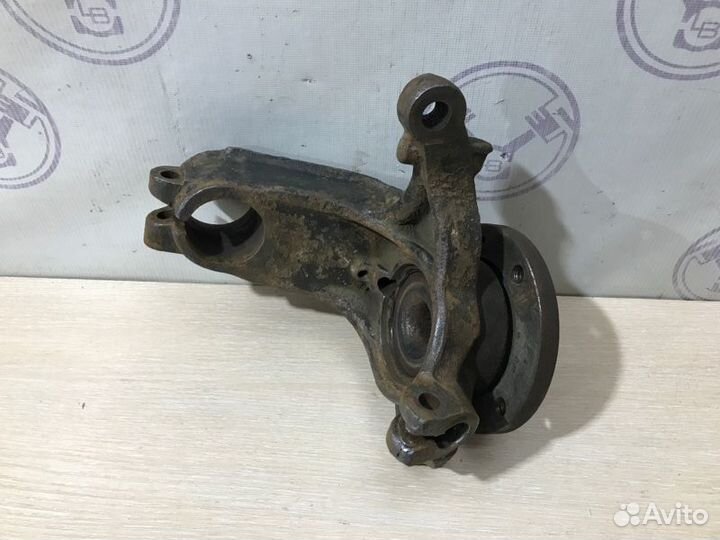 Кулак поворотный передний правый передний правый