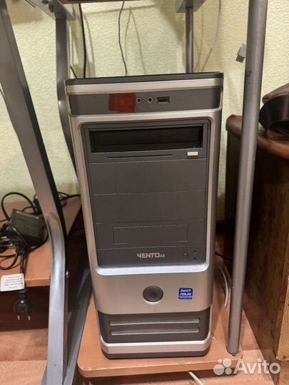 Домашний компьютер и стол