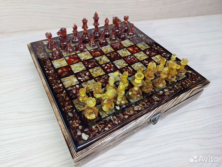 Шахматы инкрустированные янтарем. арт 108