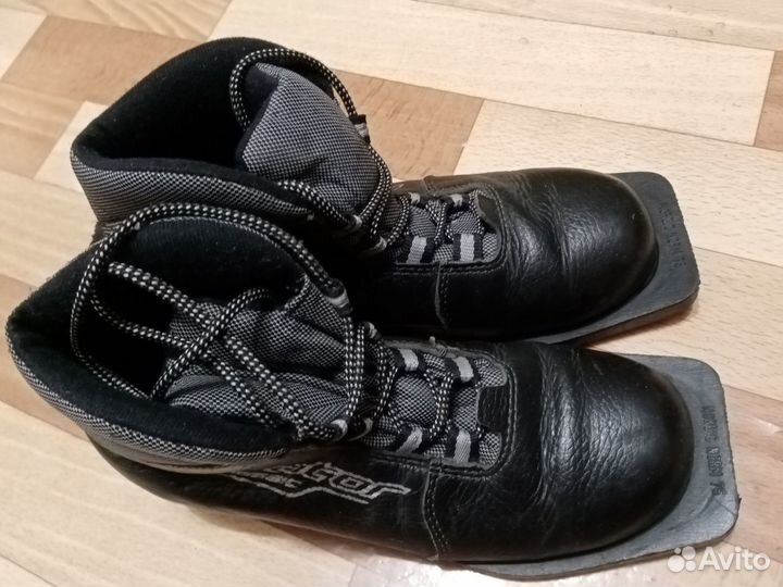 Лыжи Atemi деревопластик 150см, палки ботинки 35р