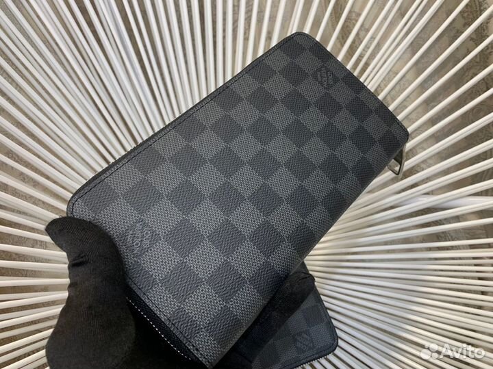 Кошелк Louis Vuitton Zippy