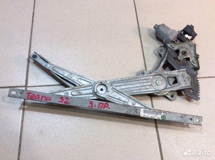 Стеклоподъемник электрический задний правый Nissan