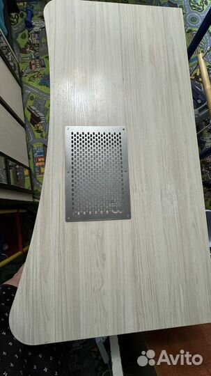 Маникюрный стол