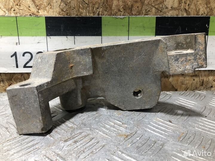 Кронштейн двигателя Nissan Tiida c11