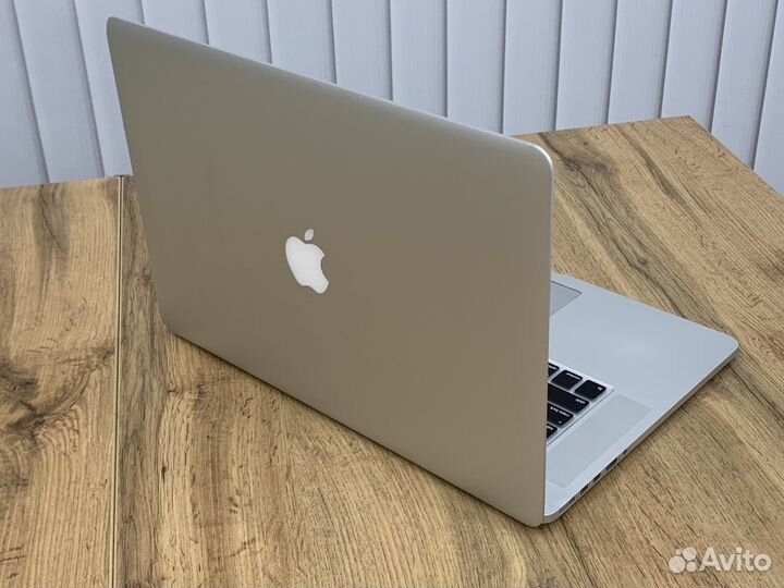 MacBook Pro 15 2016 i7/16/256