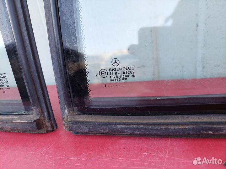 Форточка задней двери Mercedes-Benz W140