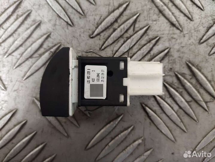 Кнопка аварийной сигнализации Skoda Octavia A5 res