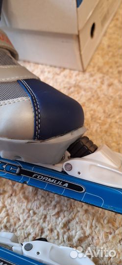 Лыжные ботинки 34-35 размер, вместе с лыжами