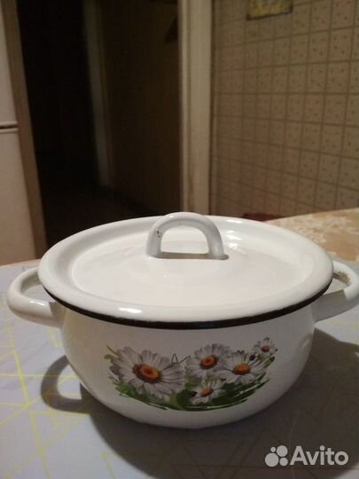 Эмалированные кастрюли